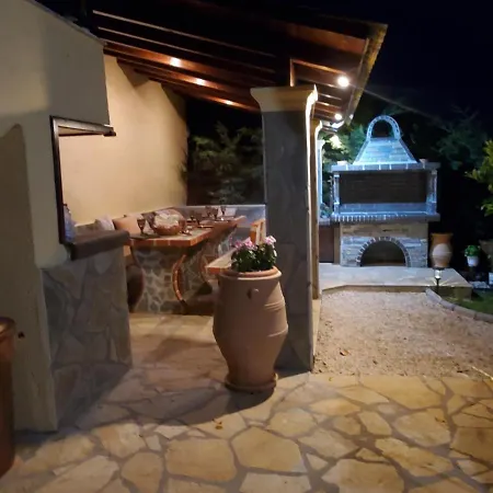 The Four Seasons House With Pool