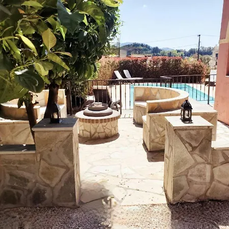 The Four Seasons House With Pool * Mantouki